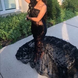 Bought for 1,200 selling for $800 fits a size 6-8